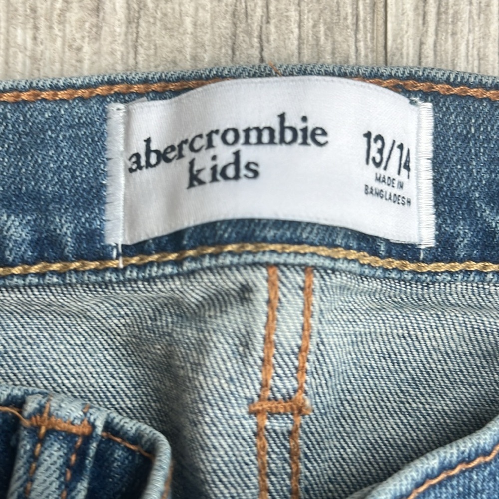 Abercrombie Kids Denim Shorts Boy’s Size 13/14 Color Blue NWT